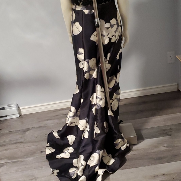 NWOT- Le Château evening dress - Picture 7 of 9